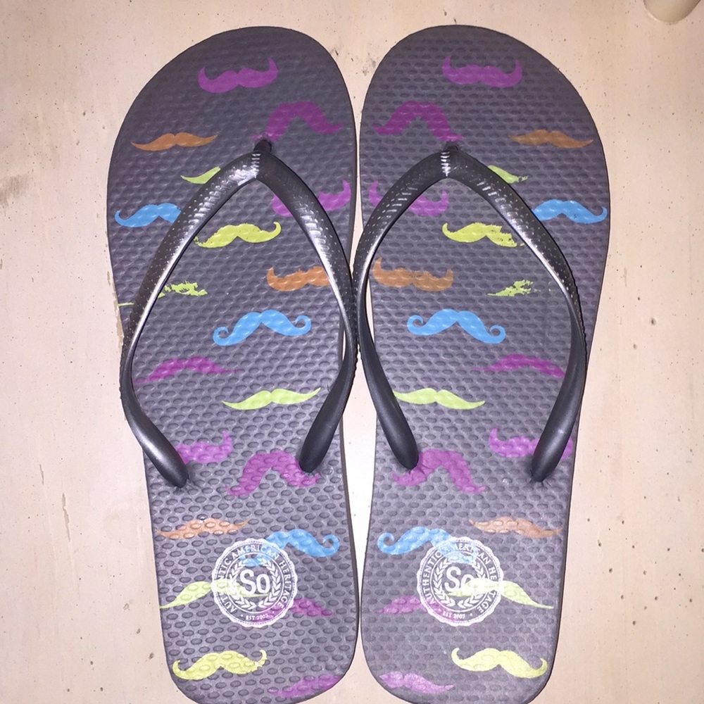 Classic flip-flops with a crazy twist!